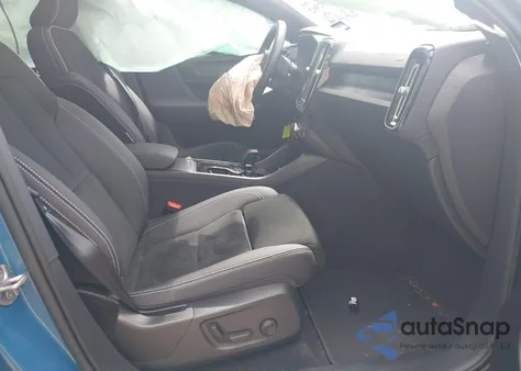 2023 Volvo C40 Recharge Pure Electric Twin Ultimate z USA, uszkodzony, nr VIN YV4ED3GM5P2055222